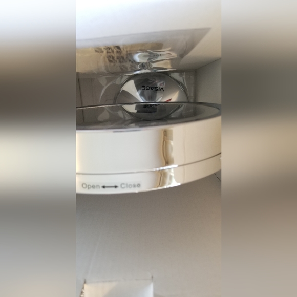 ๐ธ2 for $10๐ธ Lighted makeup mirror, ring light, brand new - Picture 3 of 12